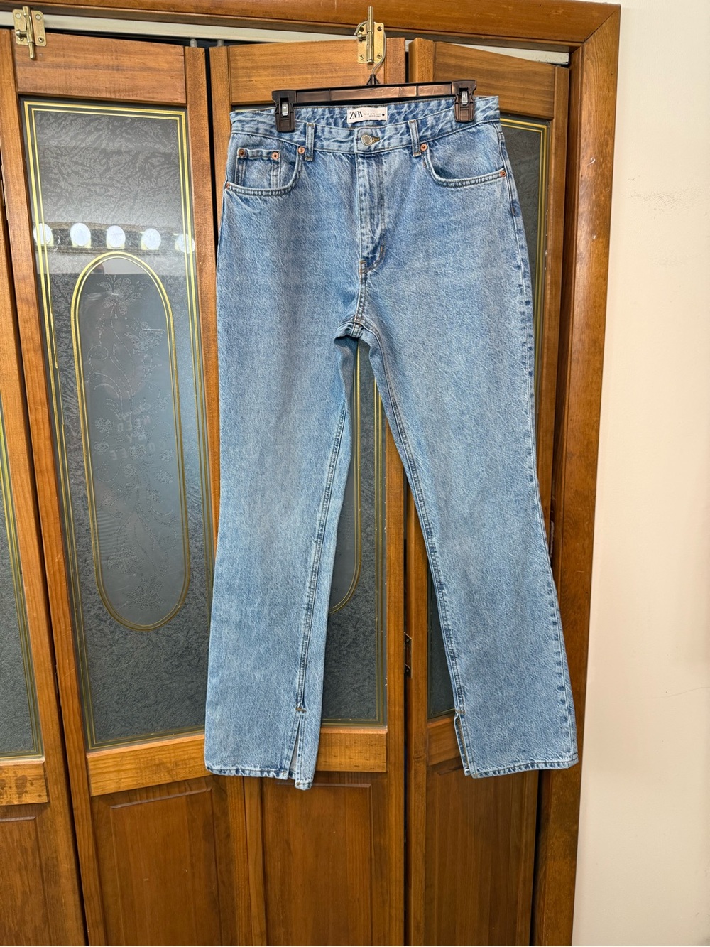 ZARA LADIES  Medium Wash Straight-Leg Jeans with ankle slit, LIKE NEW